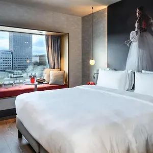 Radisson Red Hotel, וינה