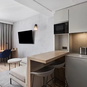 By Marriott East Viena